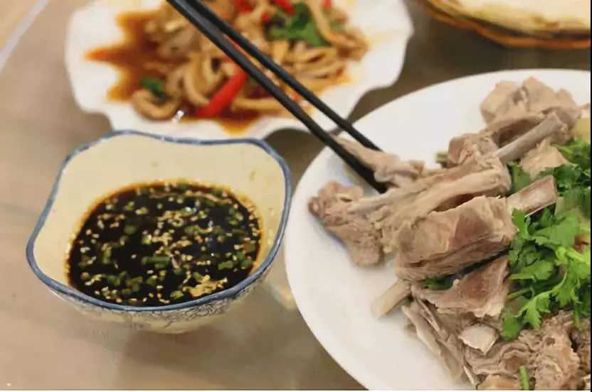 骑马?射箭?内蒙其实是一座酒池肉林