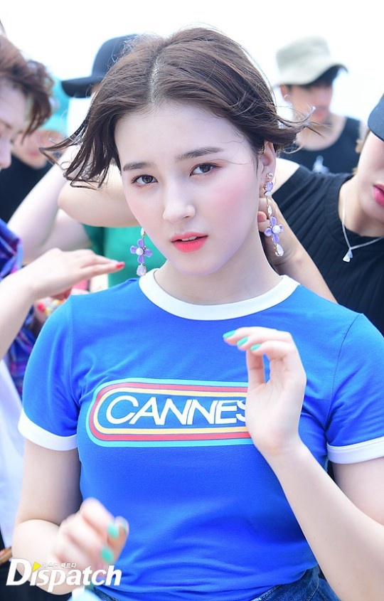 MOMOLAND《BBoom BBoom》MV拍摄花絮海量上线 李慧彬李多斌等化身“海岛精灵”【组图】