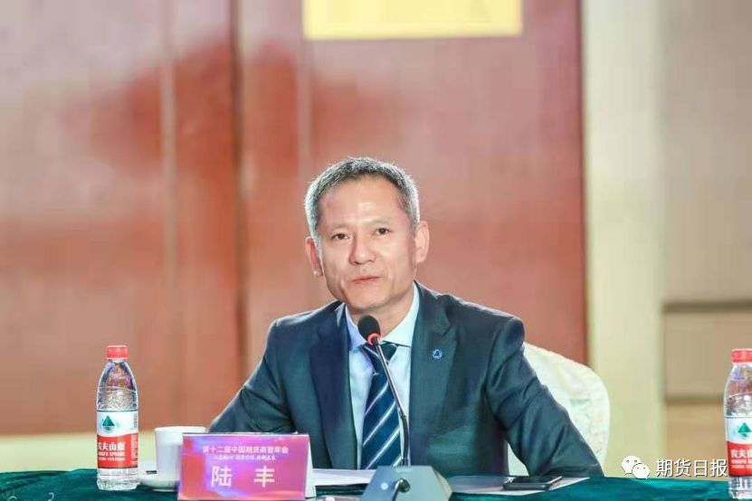 恒发娱乐怎么赚钱 LOL韦神的逆袭:吃鸡一个月,人气破百万,成斗鱼一哥!