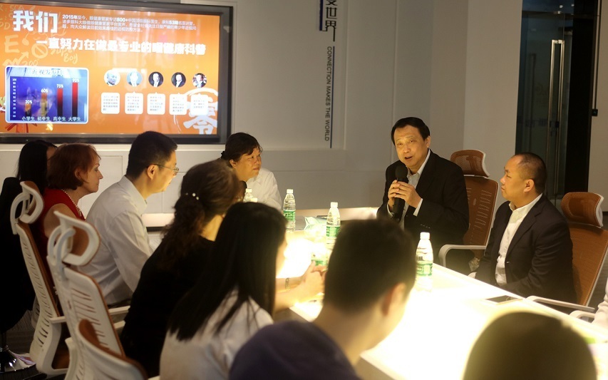 佩戴OK镜毁一生?近视防控权威眼科专家