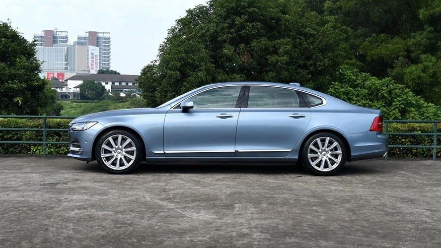 只要30万，就能买到车长超5米的豪华品牌中大型车，你信吗？