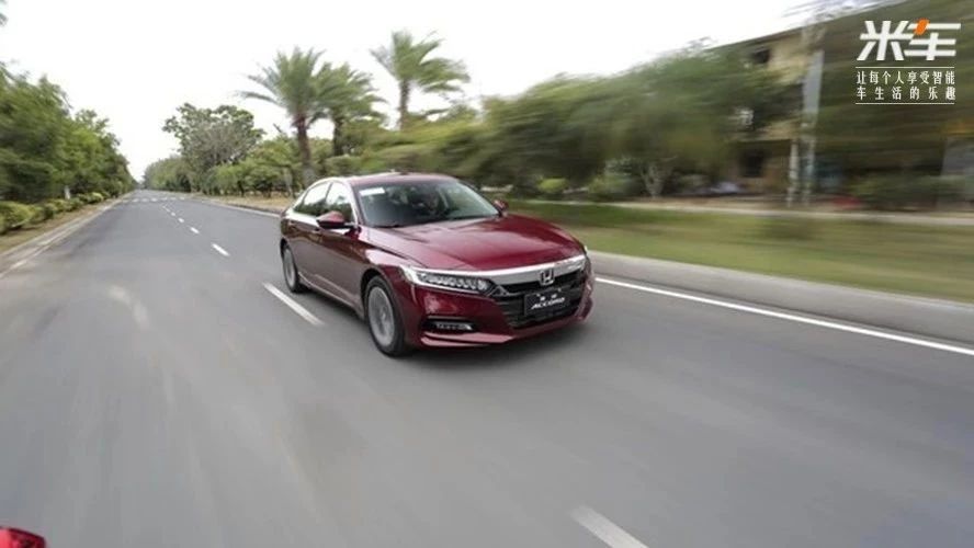 迈腾凯美瑞的死敌！新车不到17万，面子里子都更上档次！