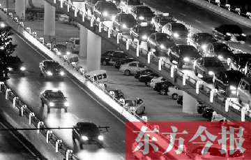 近年来,郑州市机动车保有量呈现“井喷式”增长
