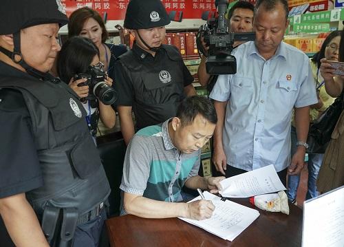 美媒:南宁法院借短视频APP抓老赖 还配了背