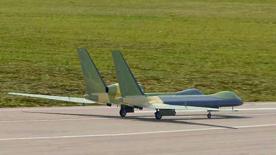 中国造世界最大无人机再现身 或用于探测隐形飞机