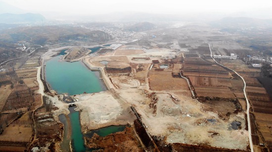 没有租出去的土地成了孤岛,与如今地面落差至少两米以上。 资料照片
