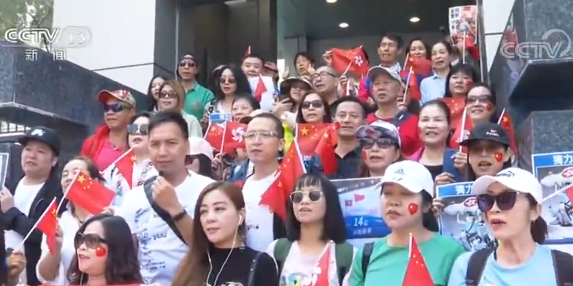 博天堂客户端下载|林允私服怪异,小黄毛大碎花满满的廉价感!网友:哪里来的洗剪吹