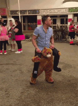 小姐姐这是在锻炼新姿势? 动图 我……我全都要!