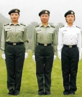 “九九”式军服衬衣以及贝雷帽