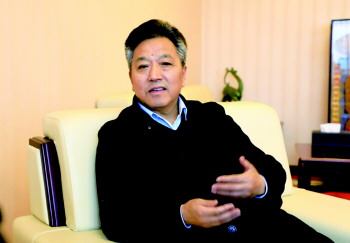 金菜地董事长_菜地卡通图片(3)