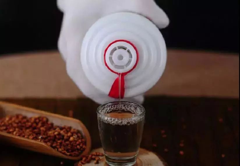 震惊！中国酱香酒大师梁明锋揭秘白酒“内幕”，喝酒的人都得看看！