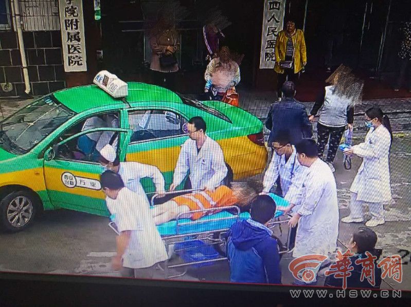 西安女子出租车上产子 的哥飞车送医事后觉得