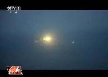解放军陆航部队在东南沿海跨昼夜实弹演练。(图片来源:央视新闻截图)