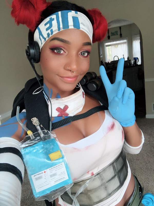 真·种族天赋 国外辣妹Cos《Apex英雄》命脉还原度爆表