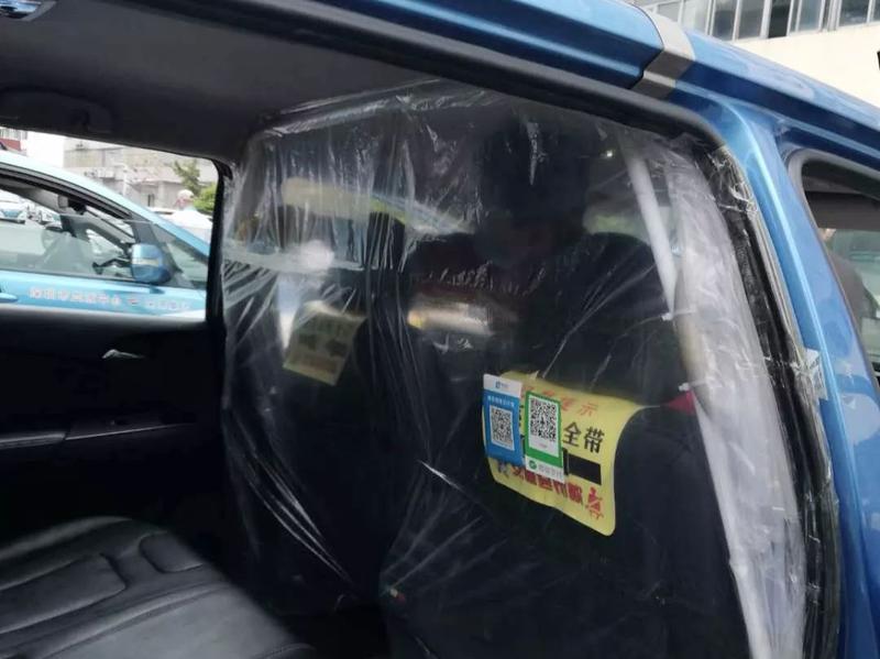 防疫新招！深圳出租车穿上“透明防护衣”啦！