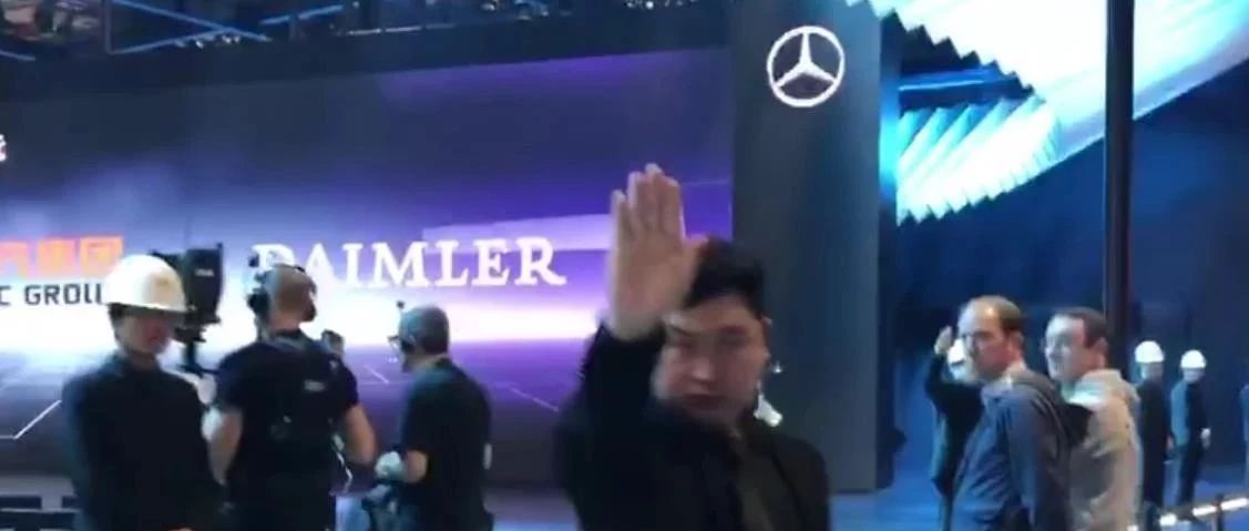 宋楠：“同志，这不许拍照”之上海车展前一天的奔驰展台见闻