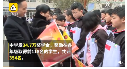 大B神脱口秀:初中生菜园蹲点蹭WIFI玩吃鸡游戏,被警察误认偷鸡贼