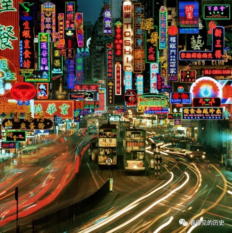 这才是美丽的香港夜景 霓虹闪烁 分外迷人