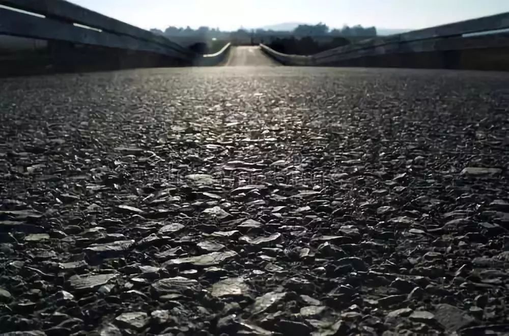 机场跑道建材选择 航母甲板为何不用水泥沥青