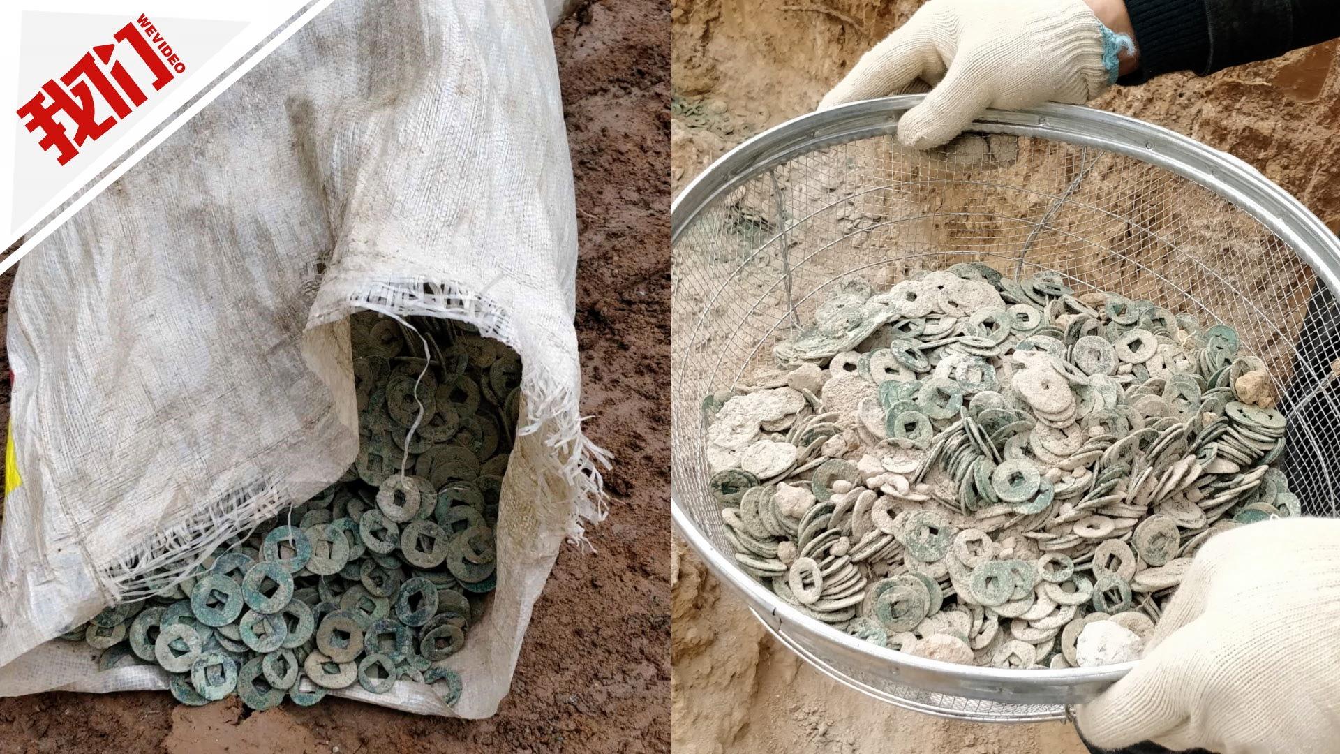 挖出汉代古墓和钱窖 实拍从土里刨出近400斤古钱