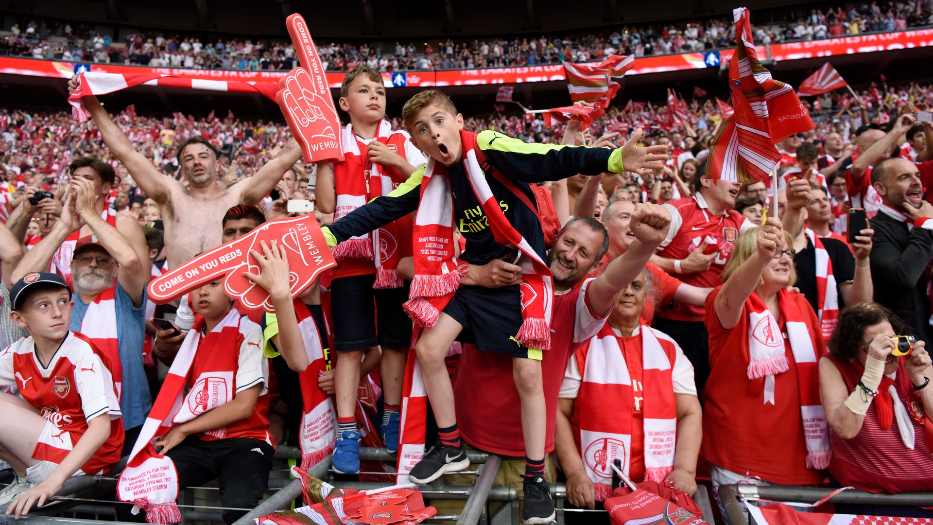 阿森纳球迷种族歧视 俱乐部展开调查