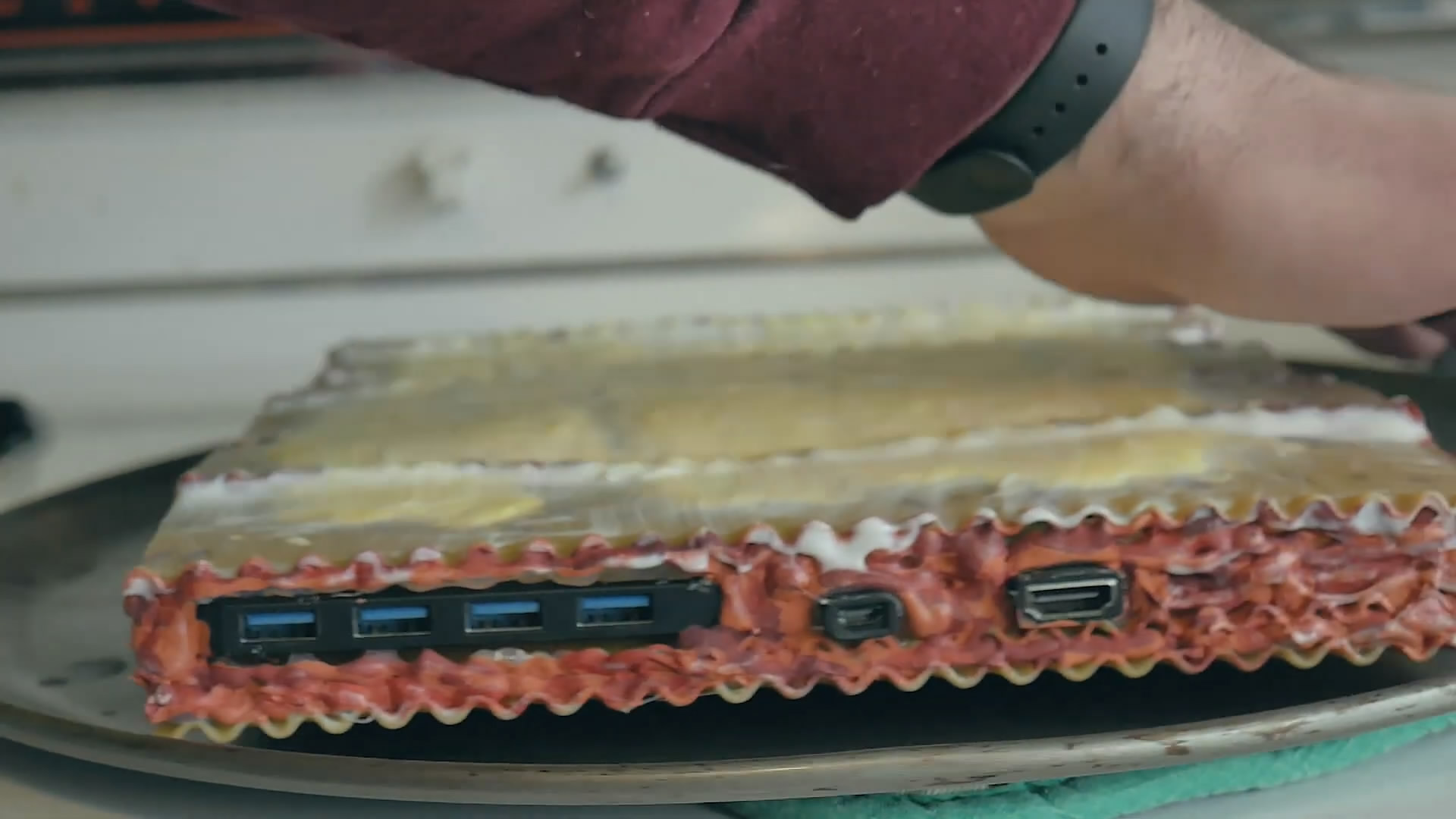 国外玩家自制美食版PC主机 吃货的脑洞实在太大了