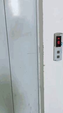 mmmwj 懒得下楼拿快递,干脆让快递自己坐电梯上来.