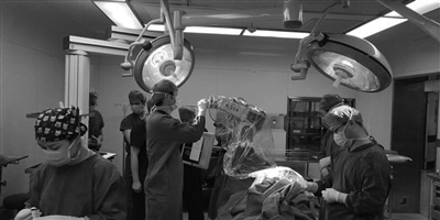 南京脑科医院来了位机器“小公主”