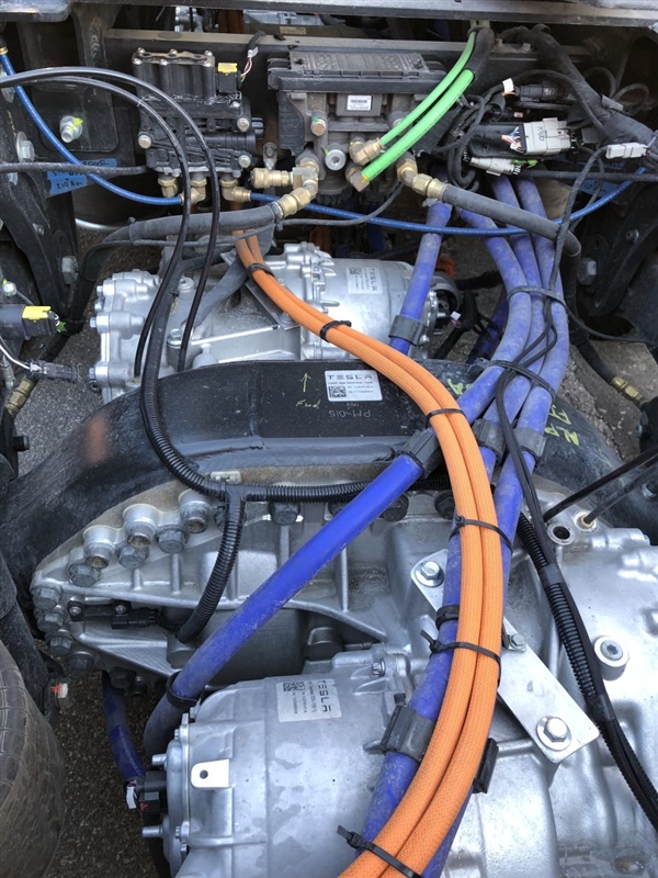 特斯拉Semi电动卡车高清近照首曝:帅过擎天柱