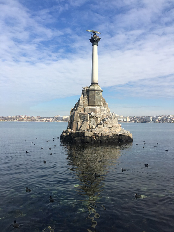 制裁封锁下的克里米亚:狂欢后的双重生活