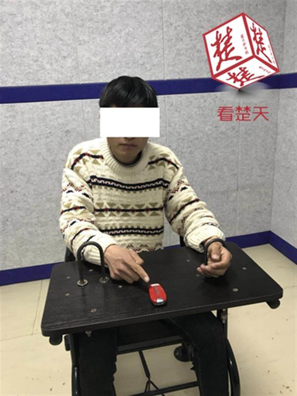 跑车被剐蹭他觉得“不帅了”,还车还欲再下手