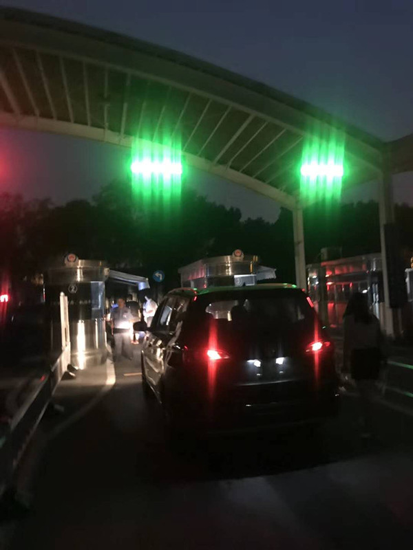 南京车管所今天推出夜间上牌服务