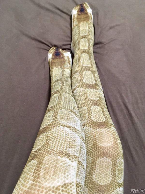 岛国"新时尚"蛇纹丝袜 让你的大白腿变成两条蟒蛇