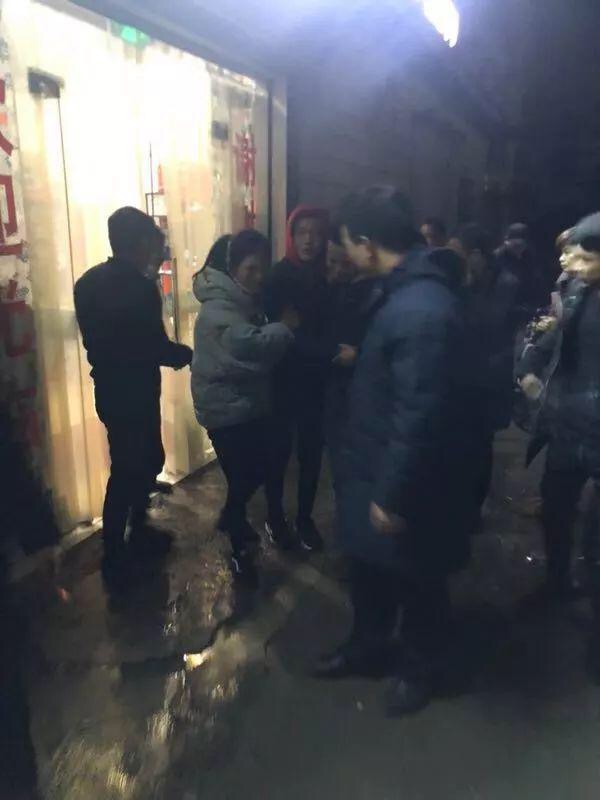 老人:我寻思这玩意没人要 轻松一刻2月27日晚间版