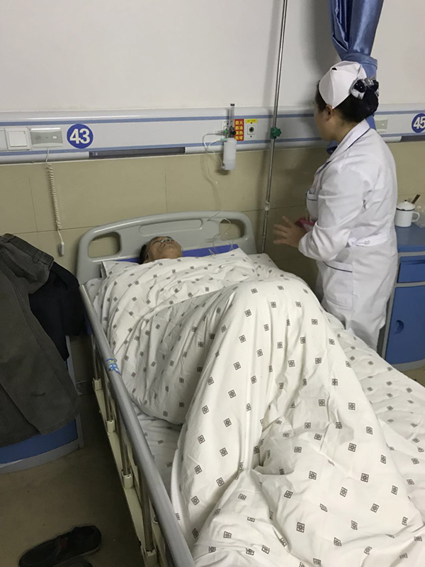 李中元被打后被送医治疗。 受害者家属 供图