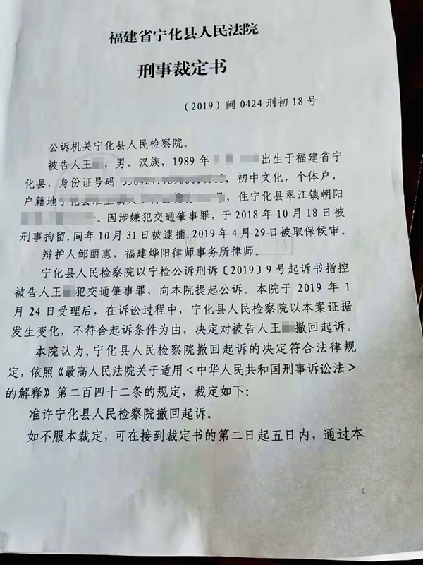 皇冠回查-老爸老妈忙求婚,小男孩在背后的举动,让人笑上一整天