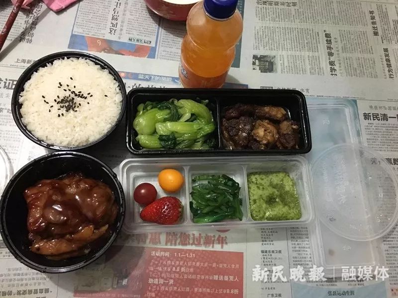 孙辈每天为90岁外公叫外卖 收据备注:把单子撕