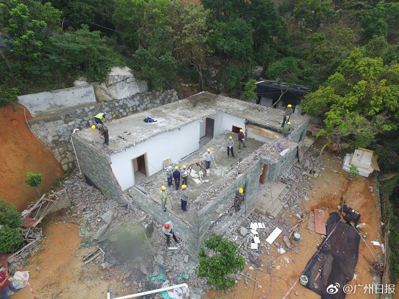 深圳现深山别墅：当事人砍2578棵树建房 城管已拆