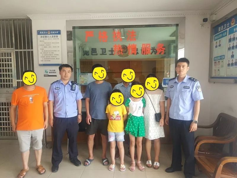 10岁小女孩风衣_10岁女童双肾坏死,妈妈消失七年,每天和羊为伴,无钱治陷困境(2)