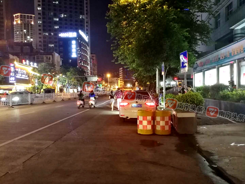 车主们请注意!南宁中山路设限时停车带 吃夜宵