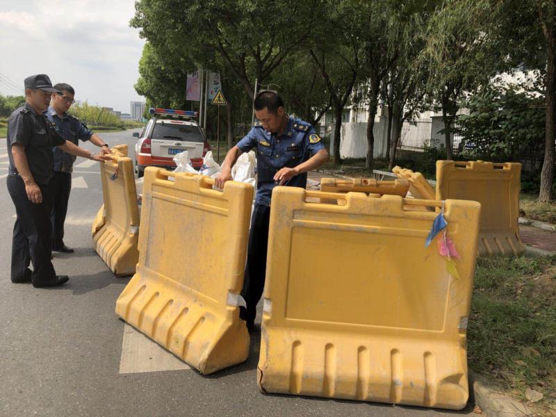 谷里公交站台集中改造,市民等车时可以遮遮阳