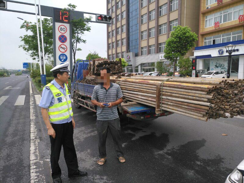 老总装司机_司机卡通图片(3)