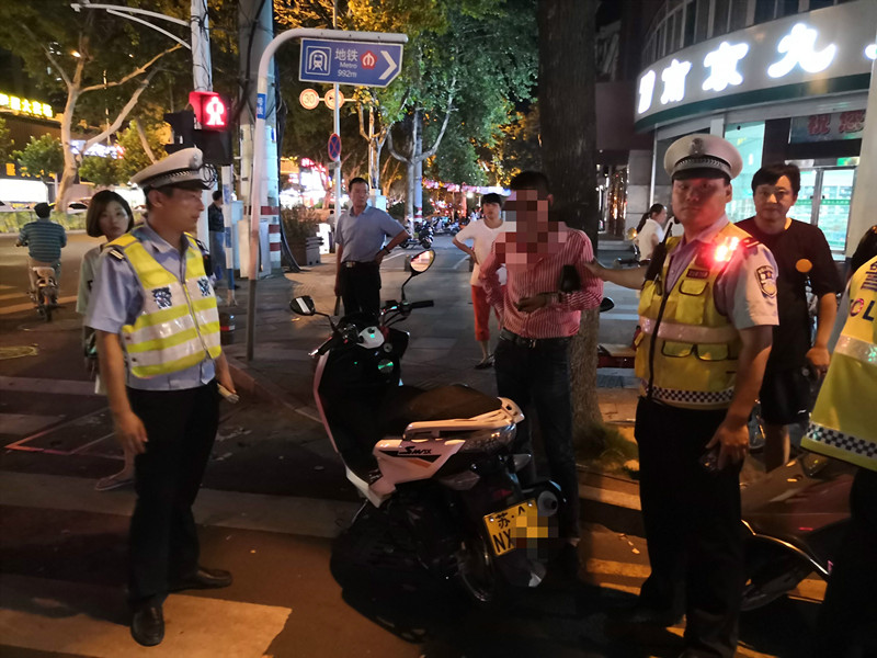 40元网购摩托车号牌,被罚5000元拘15日