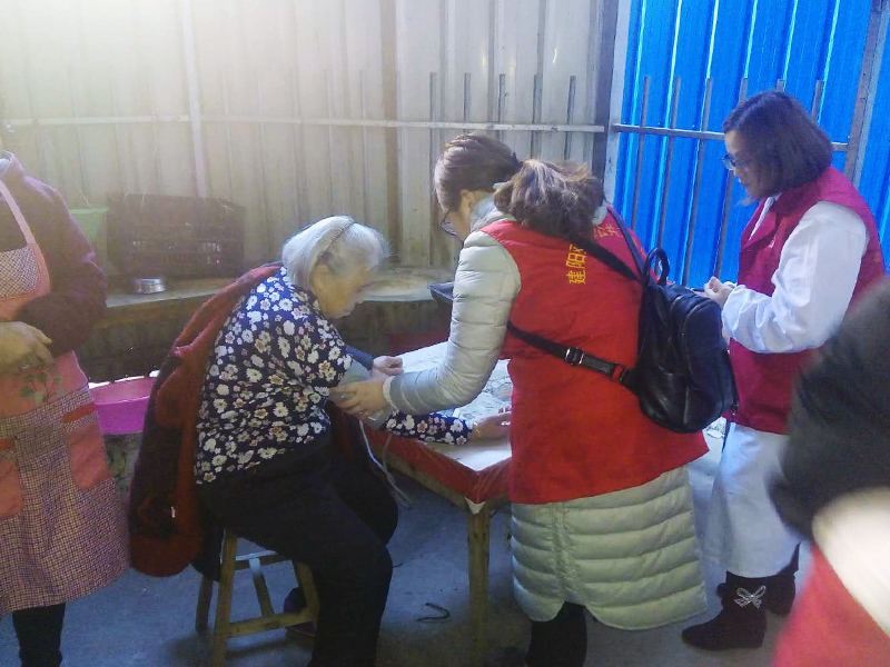 建阳区童游镇:进养老院开展健康巡诊活动