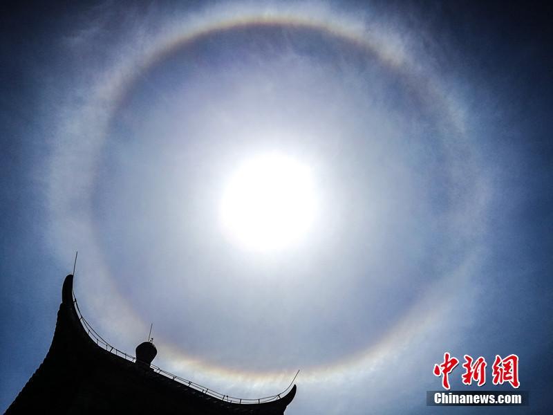 管理费旱涝保收，甚至还能把股票卖给机构，机构再把股票卖出去，股价回落后再低价买回