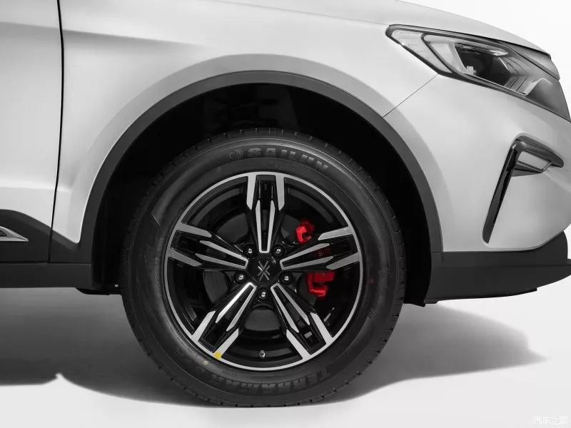 不到6万块的紧凑型SUV,居然有全景天窗、中控大屏,太实惠了!