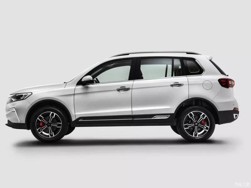 不到6万块的紧凑型SUV,居然有全景天窗、中控大屏,太实惠了!