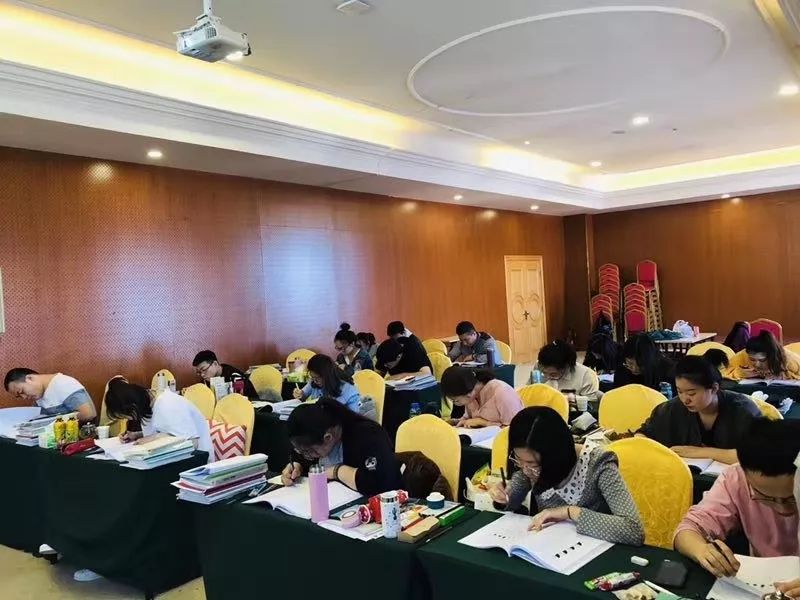 ag平台有诈吗,郑渊洁炮轰校园售书 作家爆料:确有人提销量要求