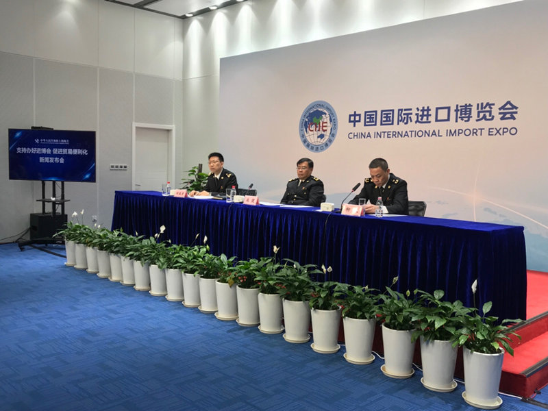 环亚ag旗舰厅平台-听到门外有敲门声,打开一看是只狗狗,知道原因后女孩乐坏了