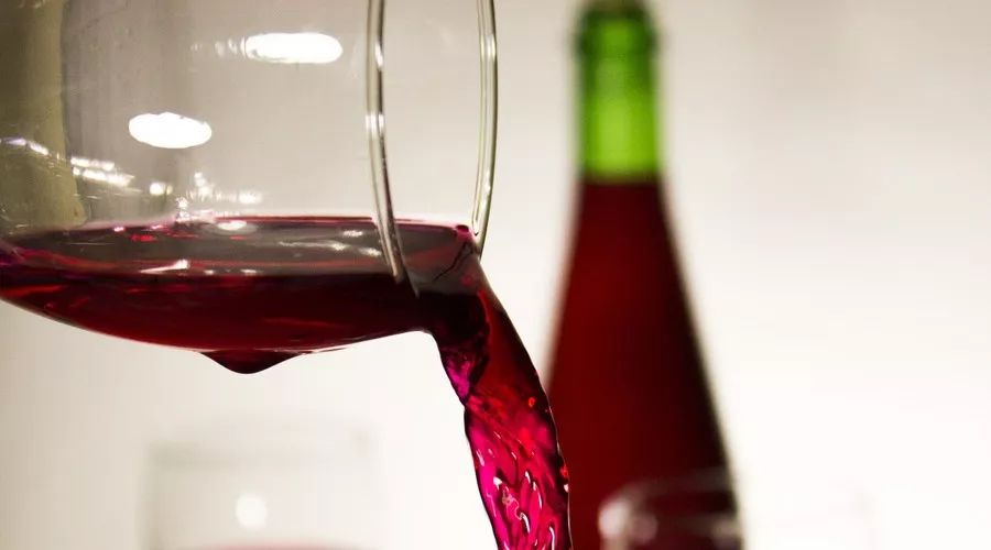 一瓶葡萄酒品质好不好,真的可以通过酒标判别